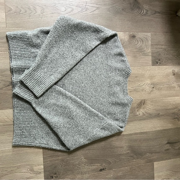 Zara Basic Soft Knit Sweater - Picture 4 of 4